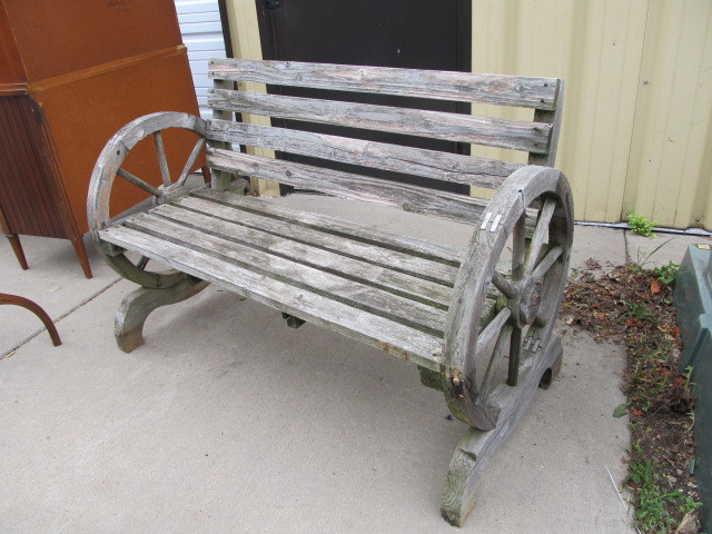 lot 79 image: Wood Wagon Wheel Bench