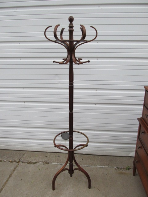 lot 80 image: Vintage Bent Wood HatCoat Rack