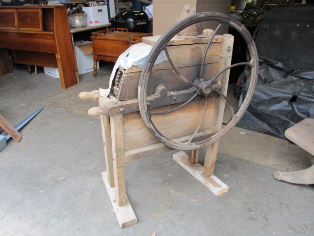 lot 81 image: Antique Wood & Cast Iron Corn Sheller