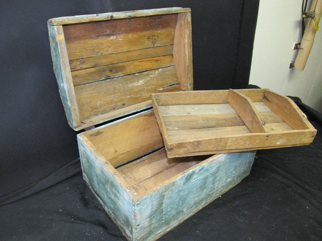 lot 137 image: Early Antique Folk Art Painted Small Chest