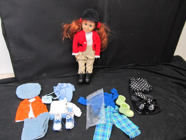 lot 140 image: Battat Doll wOutfits