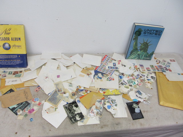 lot 158 image: LARGE Collection of Vintage Stamps