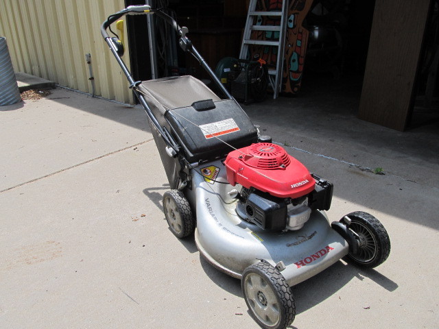 lot 159 image: WORKING Honda Easy Start Lawnmower