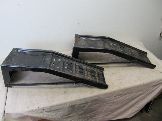 lot 163 image: Heavy Duty Auto Ramps