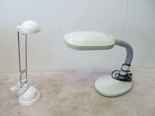 lot 173 image: 2 Newer Desk Lamps incl. Bell & Howell