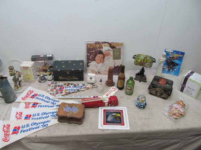 lot 176 image: Large Lot of Misc Collectibles