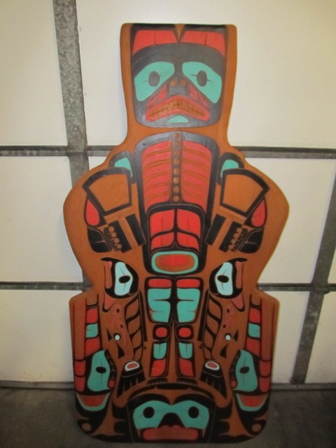 lot 177 image: LARGE Carved & Painted Totum Display