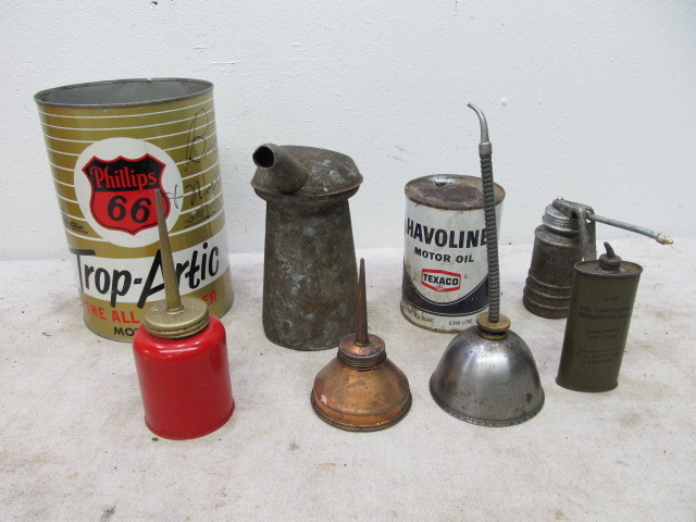 lot 178 image: Group of Vintage Oil Cans