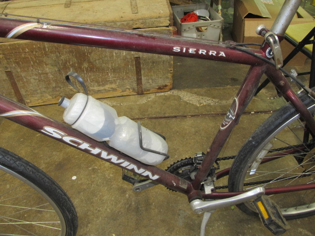 lot 183 image: Schwinn Mens Mountain Bike