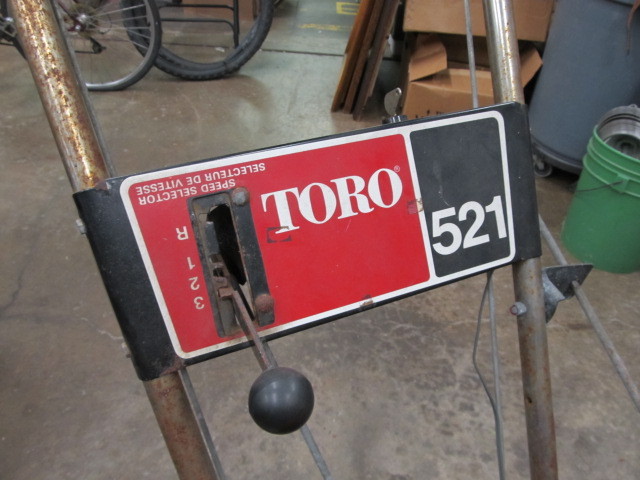 lot 181 image: Heavy Duty TORO Snowblower