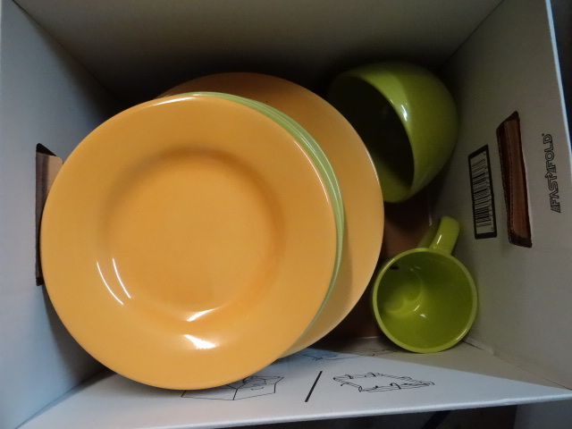Stoneware dish set. 8 plates. 11. ...