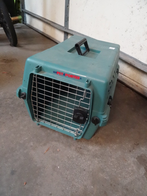 Deluxe pet porter. 23 x 14 12 x ...