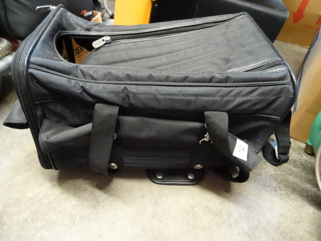Soft sided pet carrier for cats. Sh...