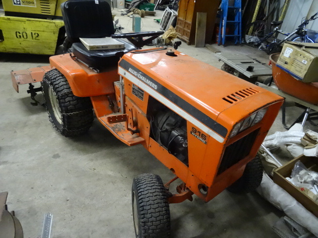 lot 2 image: Allis Chalmers 916 Hydro Lawn Tractor.