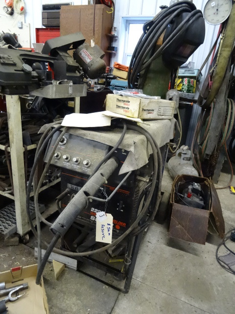lot 3 image: Solor 2225 Wire Feed Welder. 240 Volt.