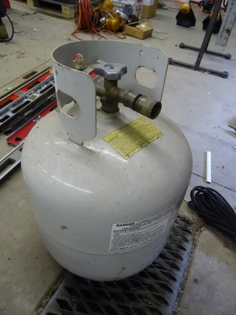 lot 6 image: 20 Lb. LP Tank with Quick Coupler