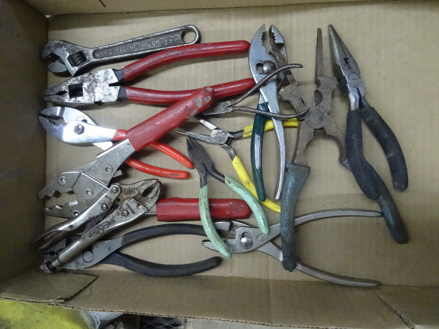 lot 8 image: Misc Pliers