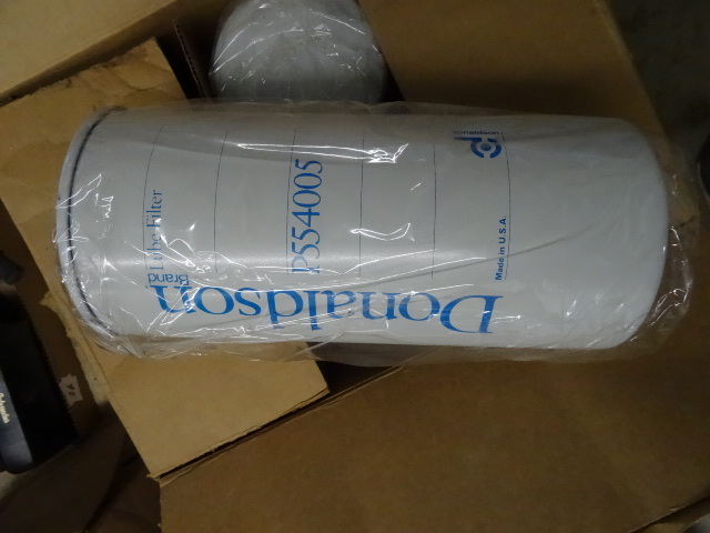 lot 20 image: Donaldson P554005 Oil Filters Qty 4