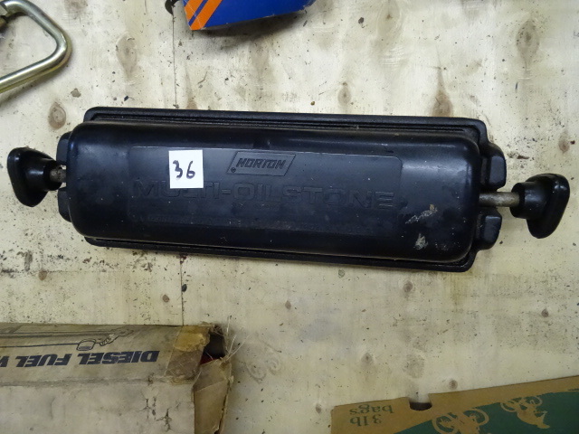 lot 36 image: Norton Multi Oilstone, Knife Sharpener