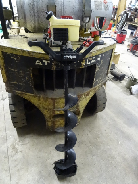 lot 57 image: Strike Master Gas Ice Auger 8 Auger