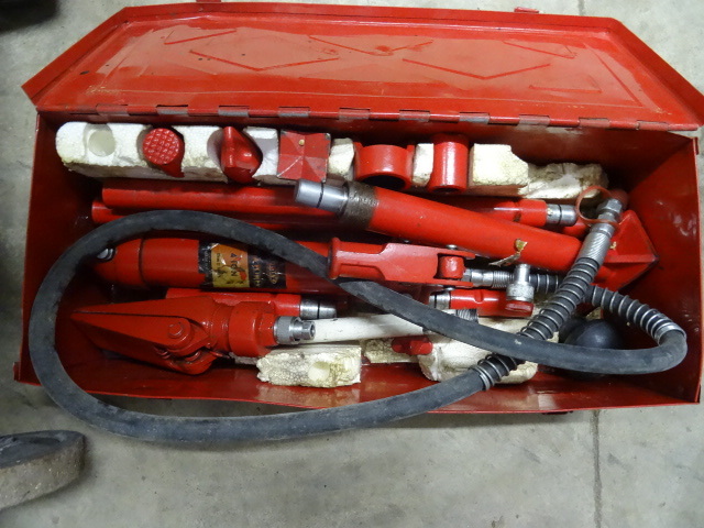lot 58 image: 4 Ton Hydraulic Porta Power Set.