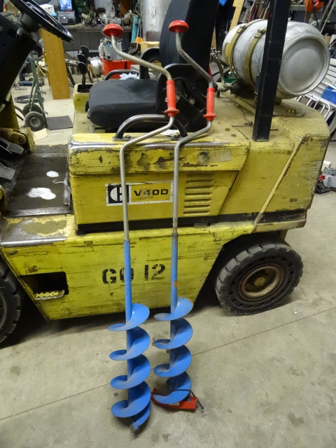 lot 64 image: 2 Hand Held Ice Augers. 7