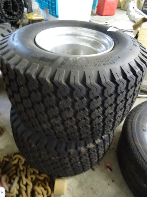 lot 75 image: 2 Golf Cart Tires and Rims 18 X 9.50 - 8 NHS