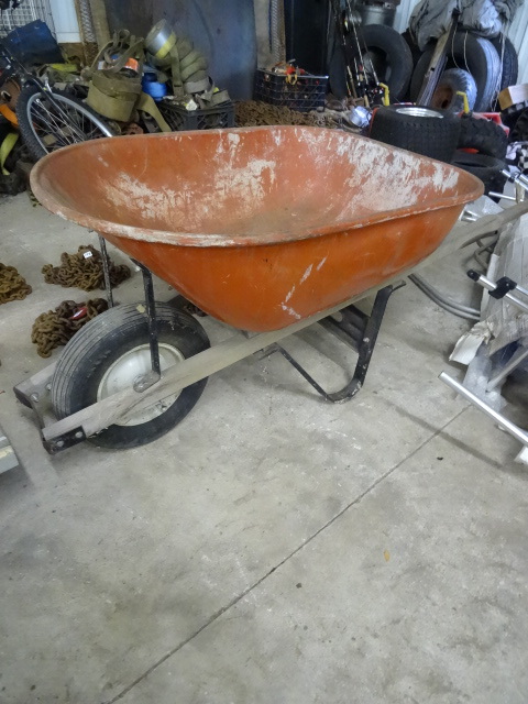 lot 79 image: Metal Tub Wheel Barrow