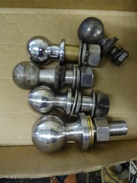 lot 118 image: 5 Misc Trailer Balls