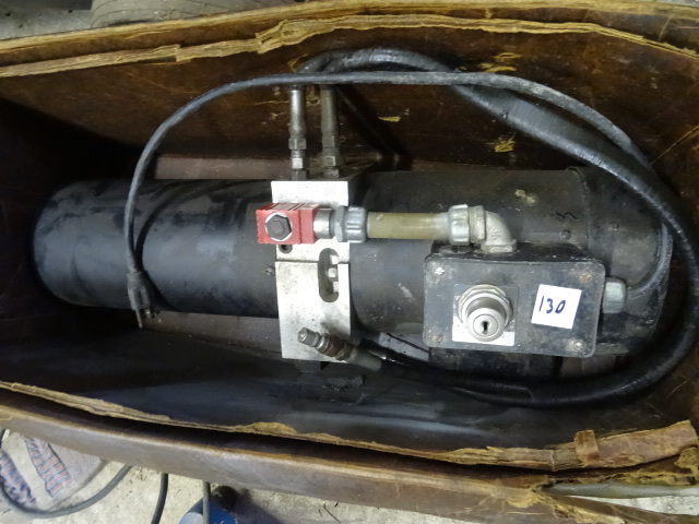 lot 130 image: 120 Volt Hydraulic Pump Unit