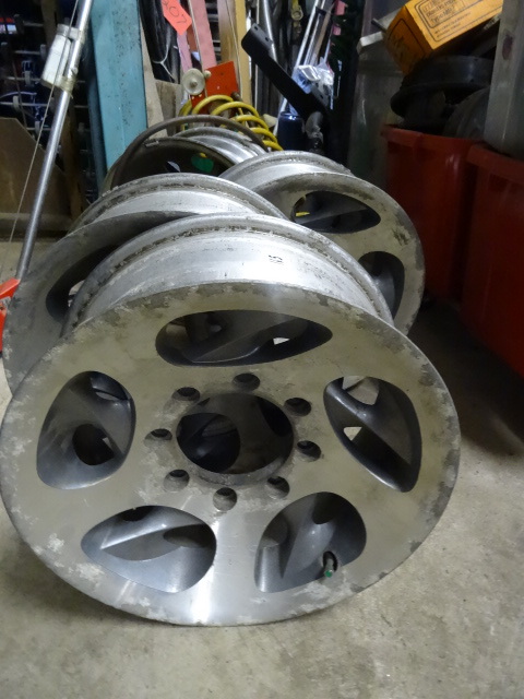 lot 165 image: 4 Aluminum Rims For a 1 Ton Pickup.
