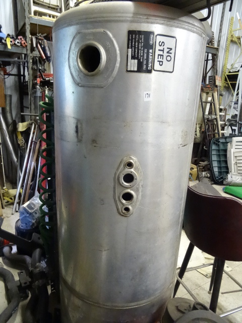 lot 171 image: Peterbilt  150 Gal. Aluminum Fuel Tank
