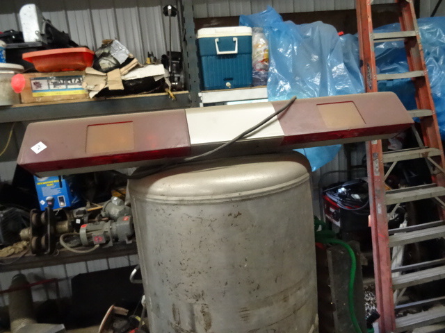 lot 174 image: Roof Top Emergency Vehicle Light 46