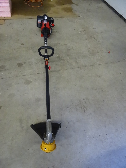 lot 177 image: Yard Machine 4 Cycle Weed Whip