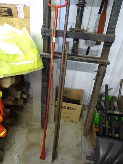 lot 184 image: 3 Pry Bars Chisels