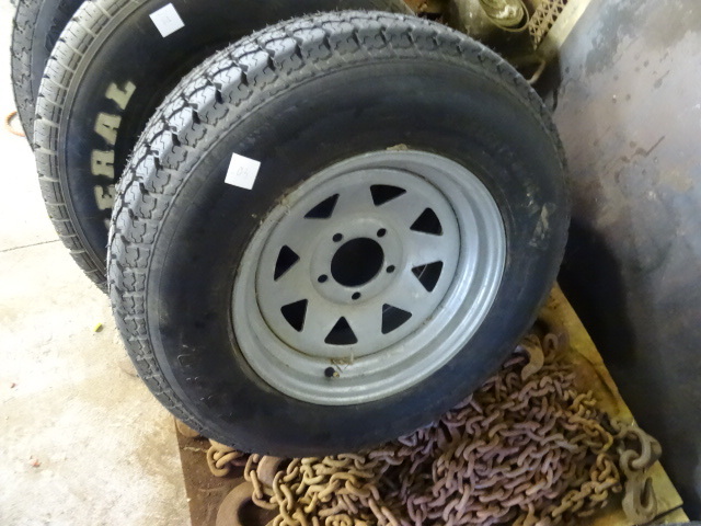 lot 203 image: Brand new tire with rim
