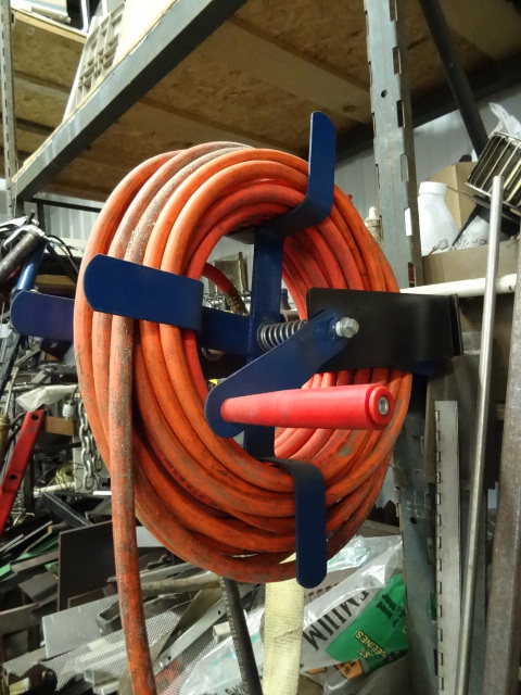 lot 208 image: Air hose reel with hose