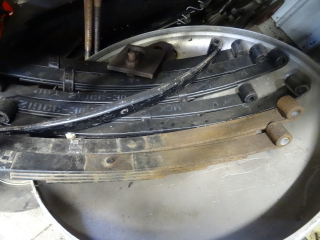 lot 209 image: 8 trailer springs. New