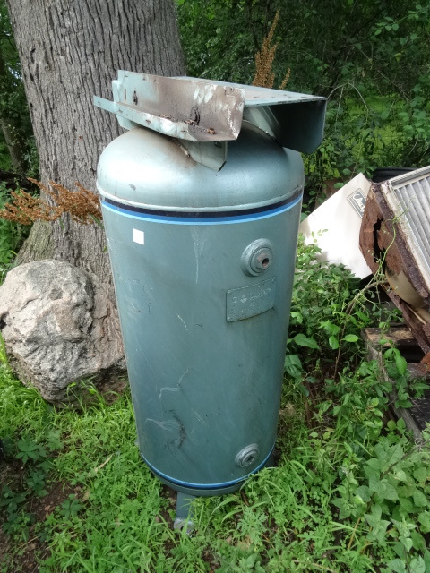 lot 214 image: C aire custom air compressor tank.