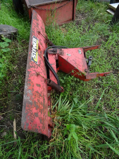 lot 215 image: Steiner front hydraulic blade