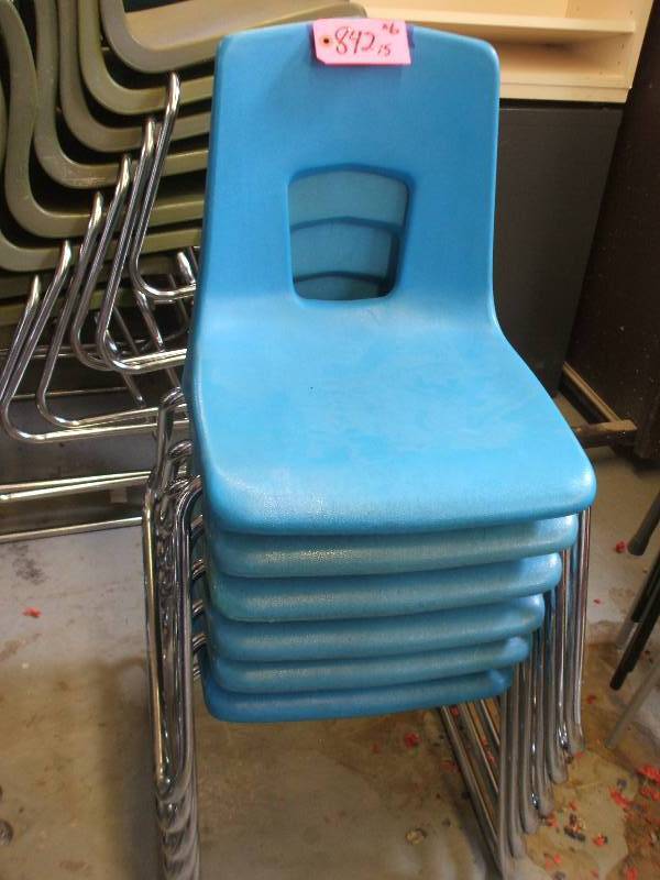 6 HARD PLASTIC CHAIRS