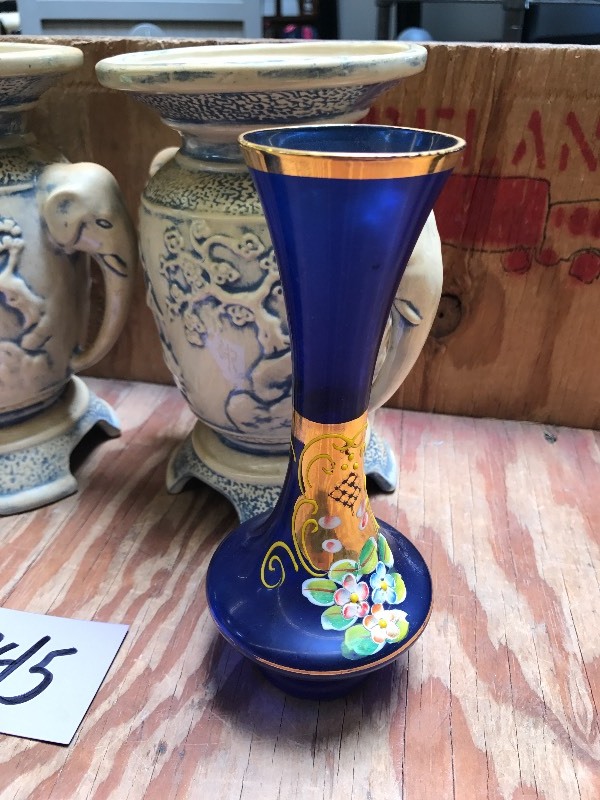 lot 345 image: POTTERY AND GLASSWARE