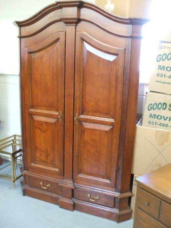 lot 301 image: QUALITY CLASSIC WARDROBE