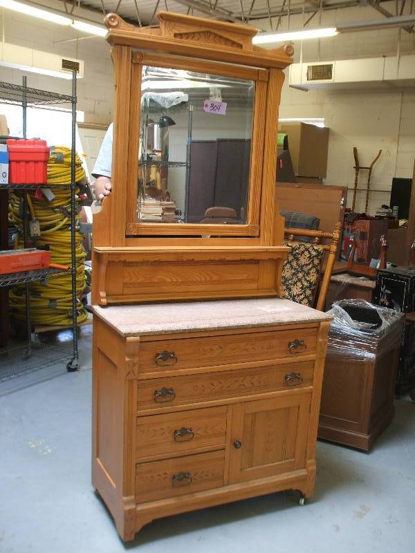 lot 304 image: SOLID WOOD CHEST