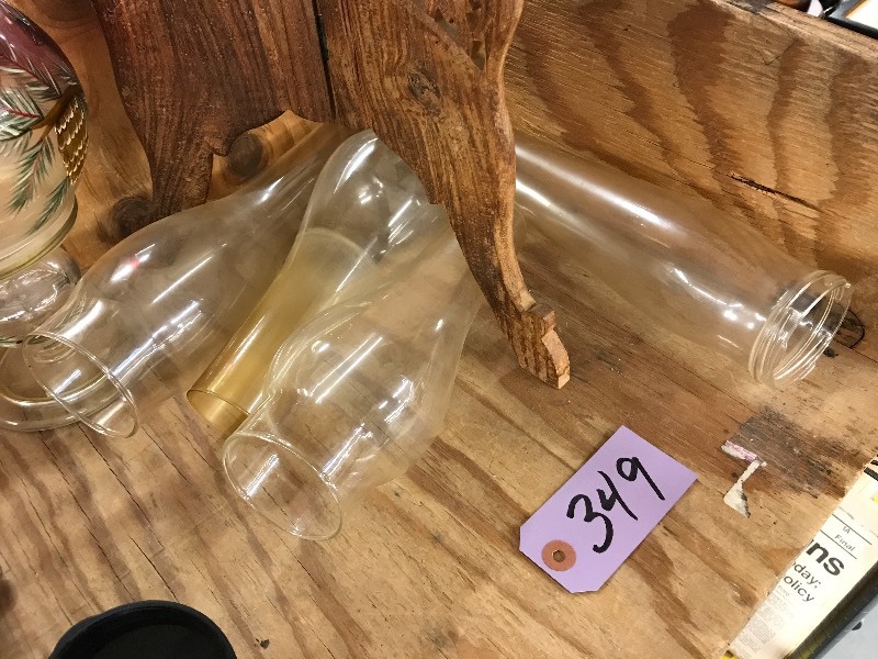 lot 349 image: LOT OF GLASS DECOR