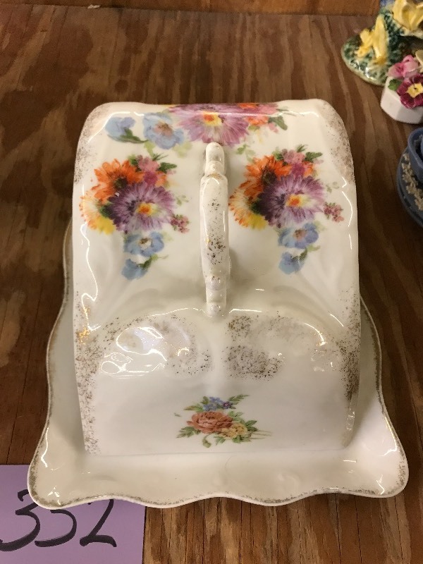 lot 352 image: VINTAGE PORCELAIN BREAD COVER AND TRAY