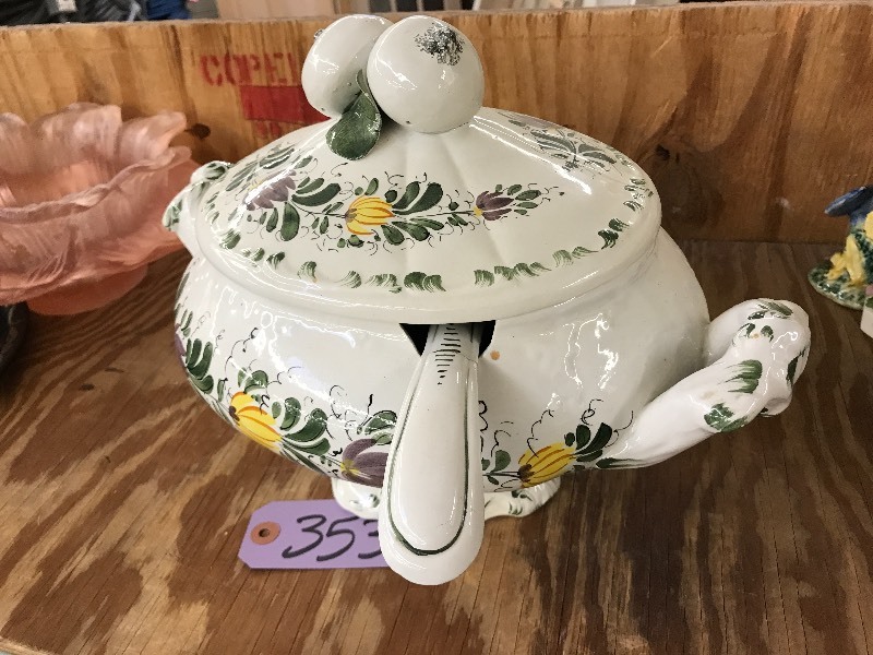 lot 353 image: PORCELAIN SOUP TUREEN
