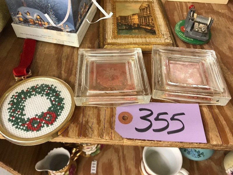 lot 355 image: MUSIC BOX AND DECORATIONS