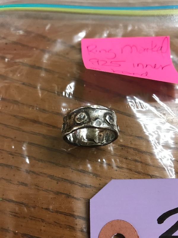 lot 365 image: STERLING RING