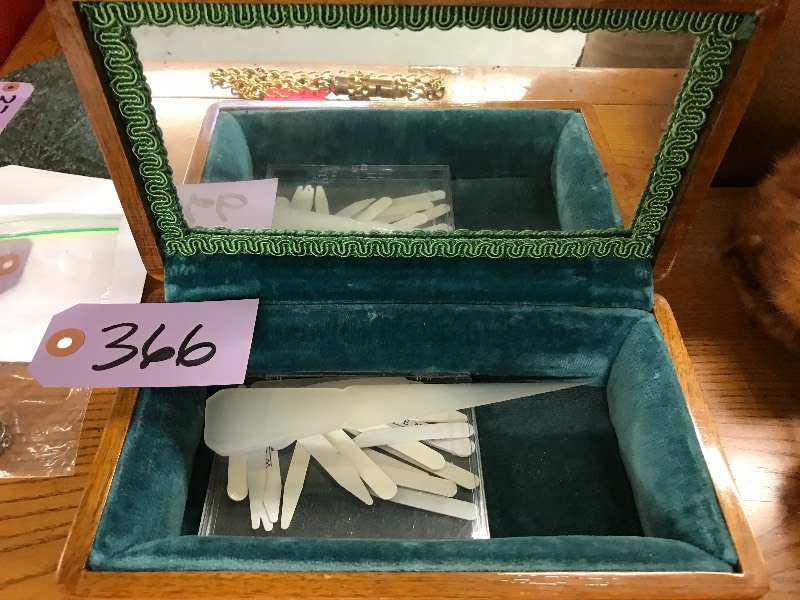 lot 366 image: FRATERNAL AND COMMEMORATIVE JEWELRY AND MORE